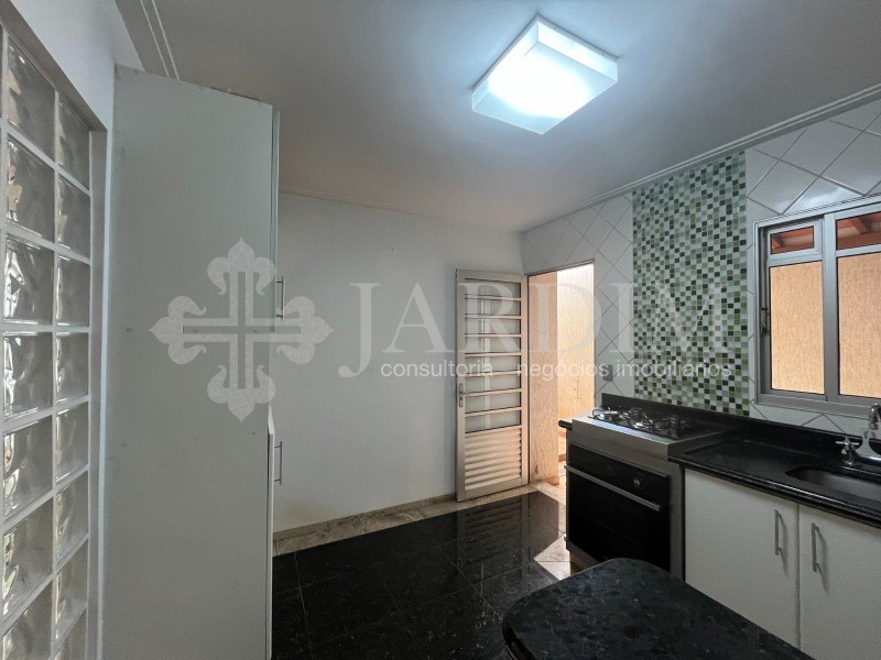 Casa para alugar com 4 quartos, 232m² - Foto 8