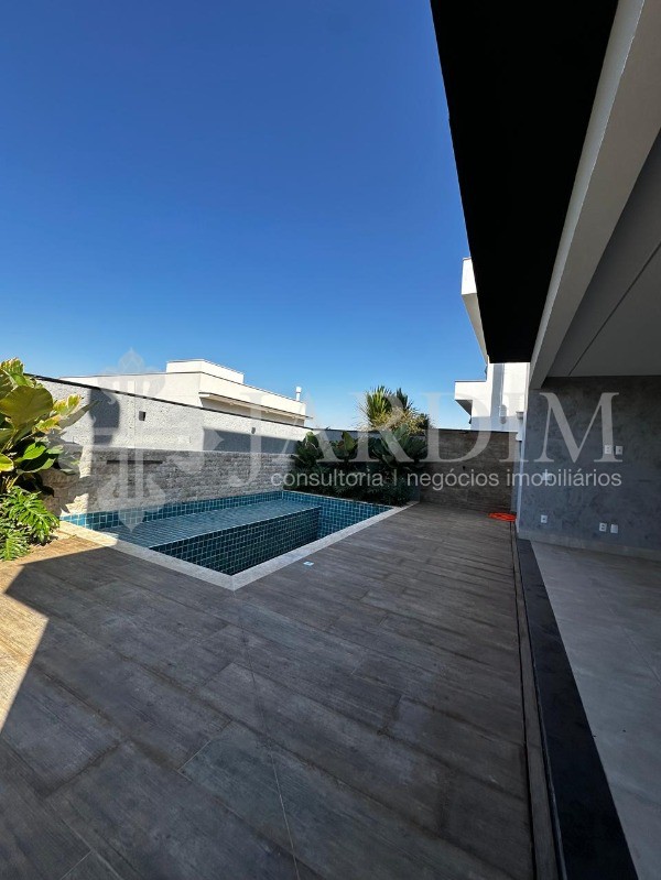 Casa de Condomínio à venda com 3 quartos, 310m² - Foto 2