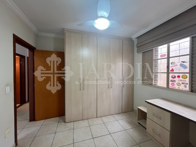 Casa para alugar com 4 quartos, 232m² - Foto 13
