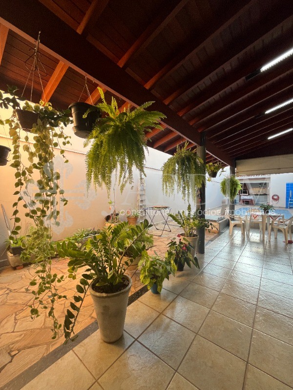 Casa à venda com 2 quartos, 255m² - Foto 2