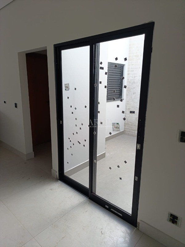 Casa de Condomínio à venda com 3 quartos, 200m² - Foto 4