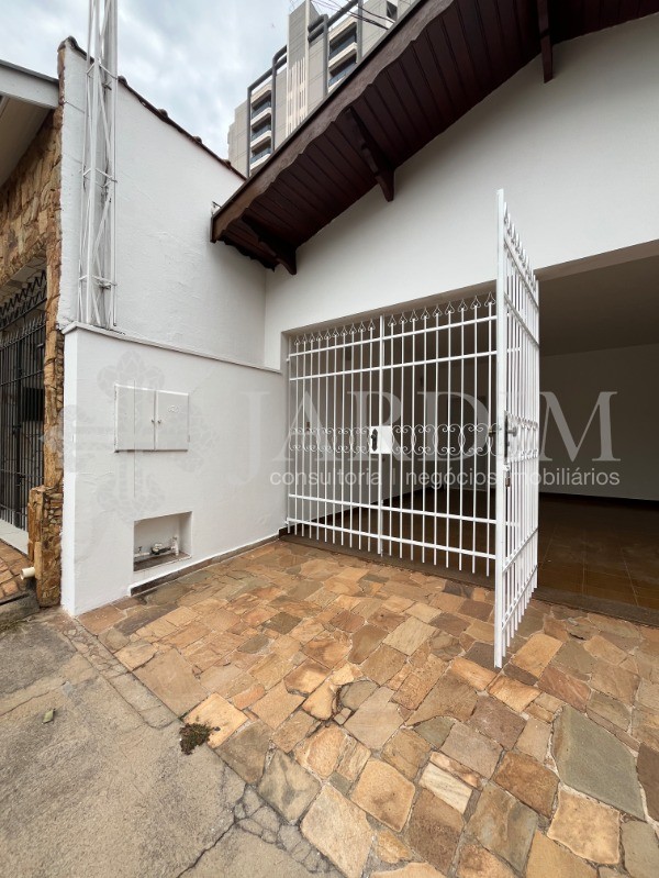 Casa para alugar com 4 quartos, 300m² - Foto 2