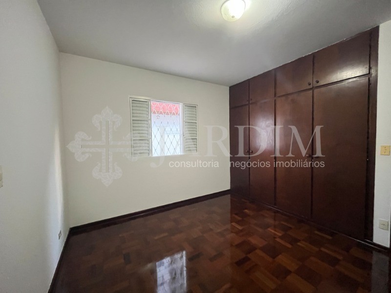 Casa para alugar com 4 quartos, 300m² - Foto 36