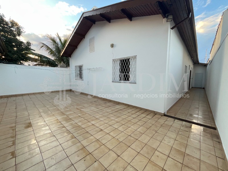 Casa para alugar com 4 quartos, 300m² - Foto 17