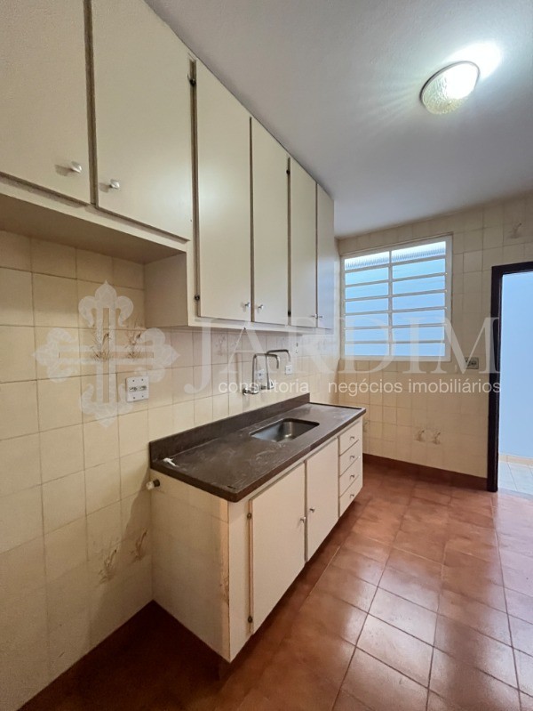 Casa para alugar com 4 quartos, 300m² - Foto 10