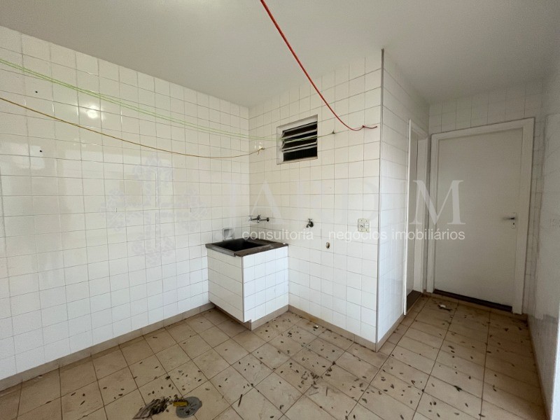 Casa para alugar com 4 quartos, 300m² - Foto 19