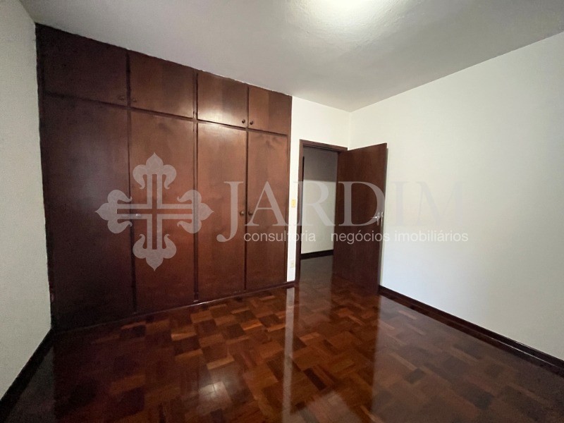 Casa para alugar com 4 quartos, 300m² - Foto 37
