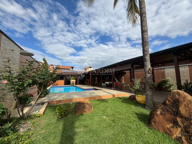 Casa de Condomínio à venda com 2 quartos, 360m² - Foto 2