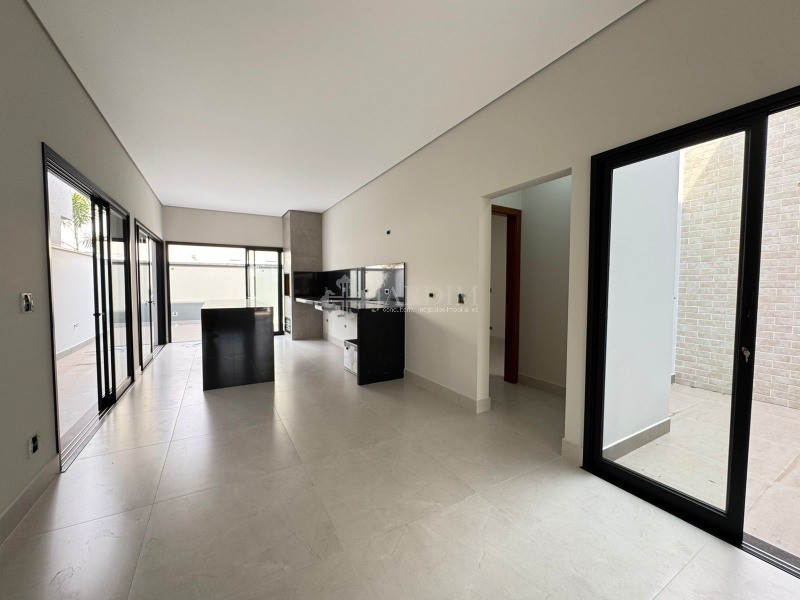 Casa de Condomínio à venda com 3 quartos, 200m² - Foto 2