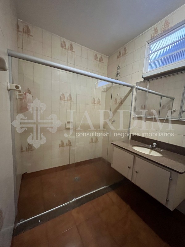 Casa para alugar com 4 quartos, 300m² - Foto 32