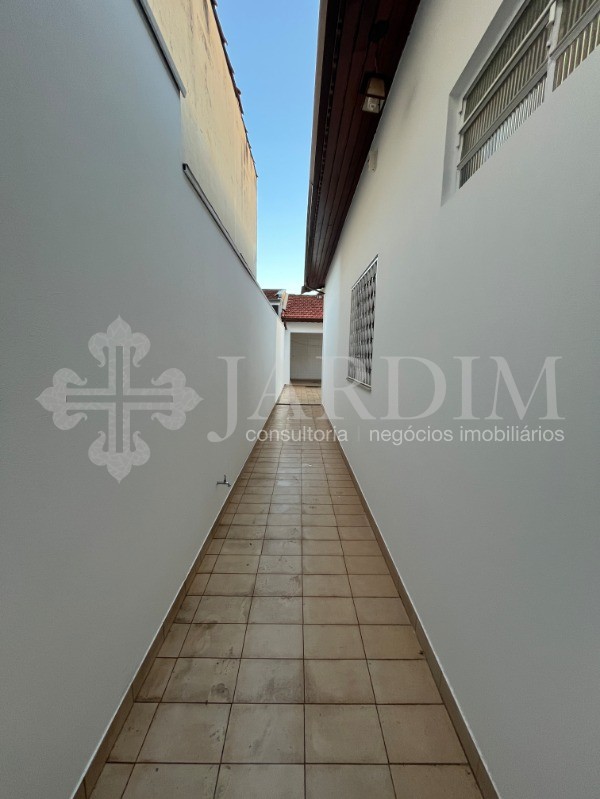 Casa para alugar com 4 quartos, 300m² - Foto 14