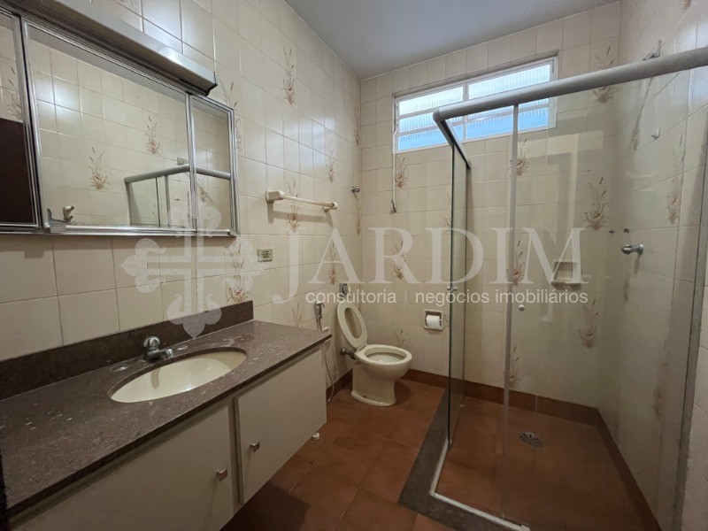 Casa para alugar com 4 quartos, 300m² - Foto 26