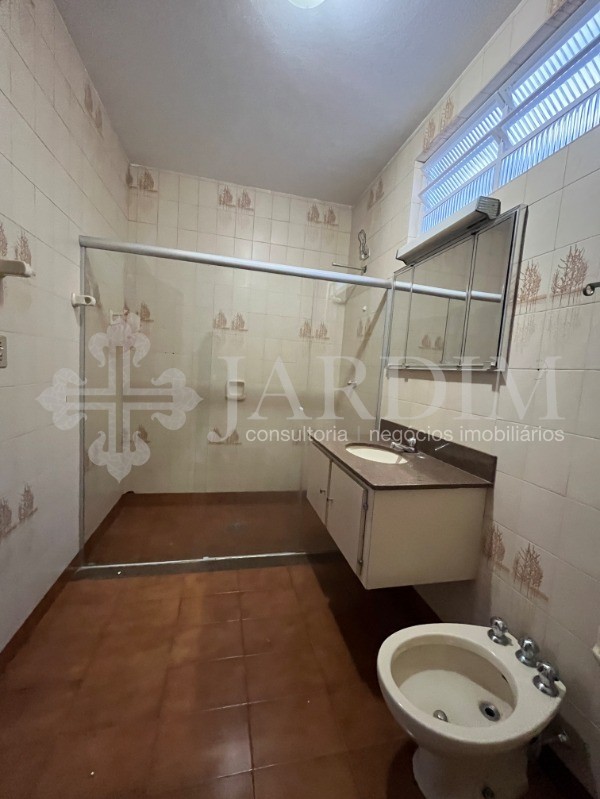 Casa para alugar com 4 quartos, 300m² - Foto 34