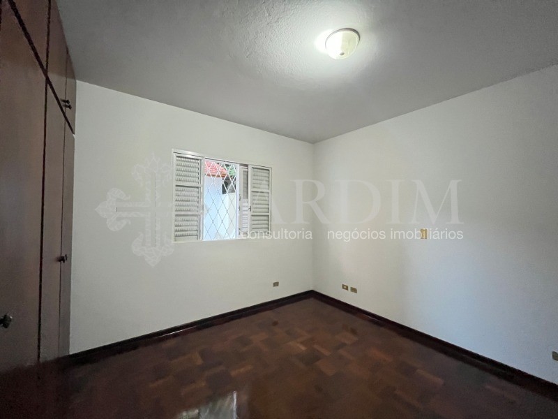 Casa para alugar com 4 quartos, 300m² - Foto 30