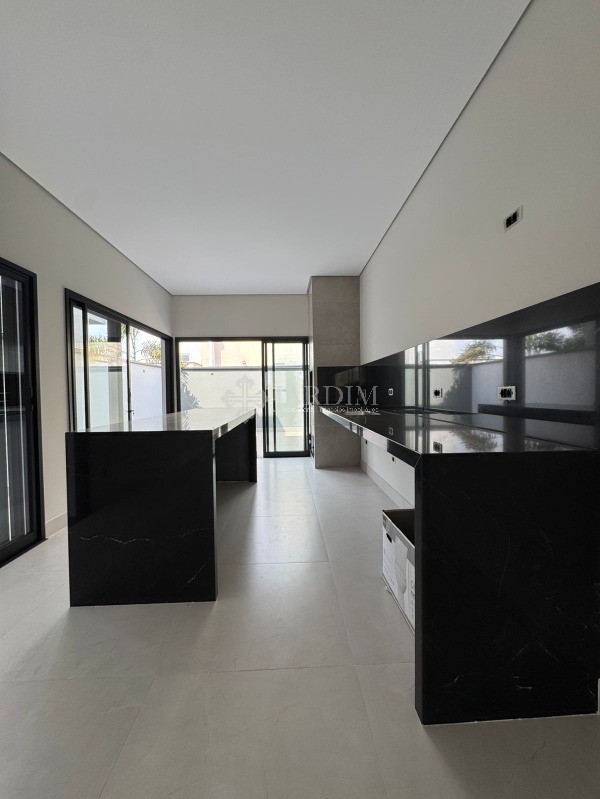 Casa de Condomínio à venda com 3 quartos, 200m² - Foto 4
