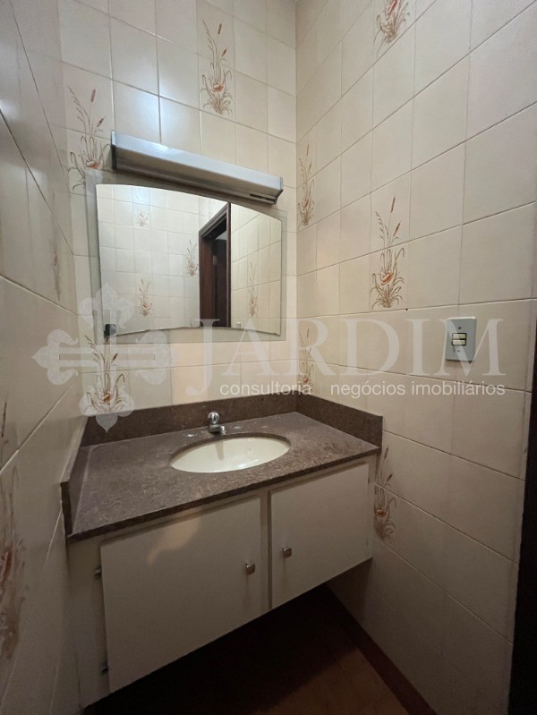 Casa para alugar com 4 quartos, 300m² - Foto 23