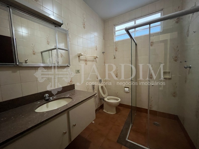 Casa para alugar com 4 quartos, 300m² - Foto 25
