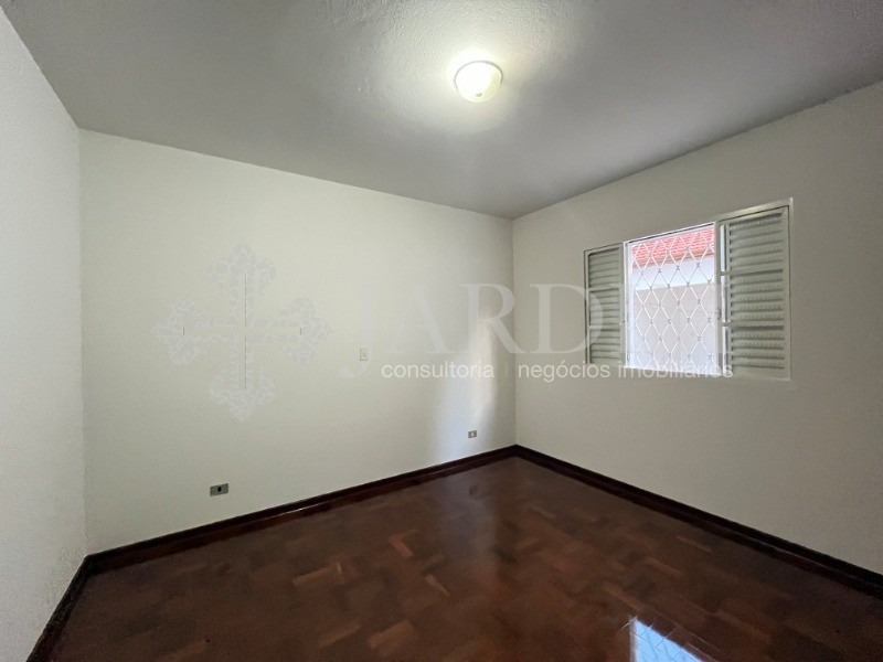 Casa para alugar com 4 quartos, 300m² - Foto 35