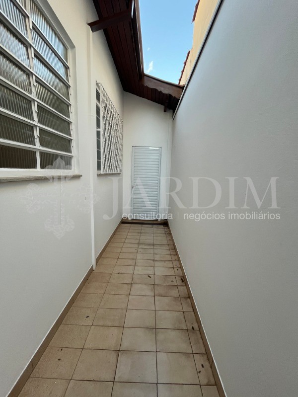 Casa para alugar com 4 quartos, 300m² - Foto 15