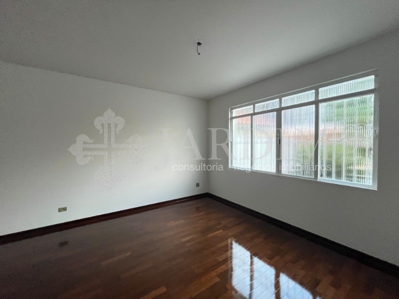Casa para alugar com 4 quartos, 300m² - Foto 5