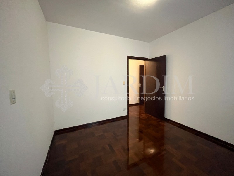 Casa para alugar com 4 quartos, 300m² - Foto 28