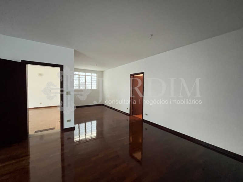 Casa para alugar com 4 quartos, 300m² - Foto 7