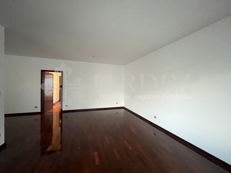Casa para alugar com 4 quartos, 300m² - Foto 6