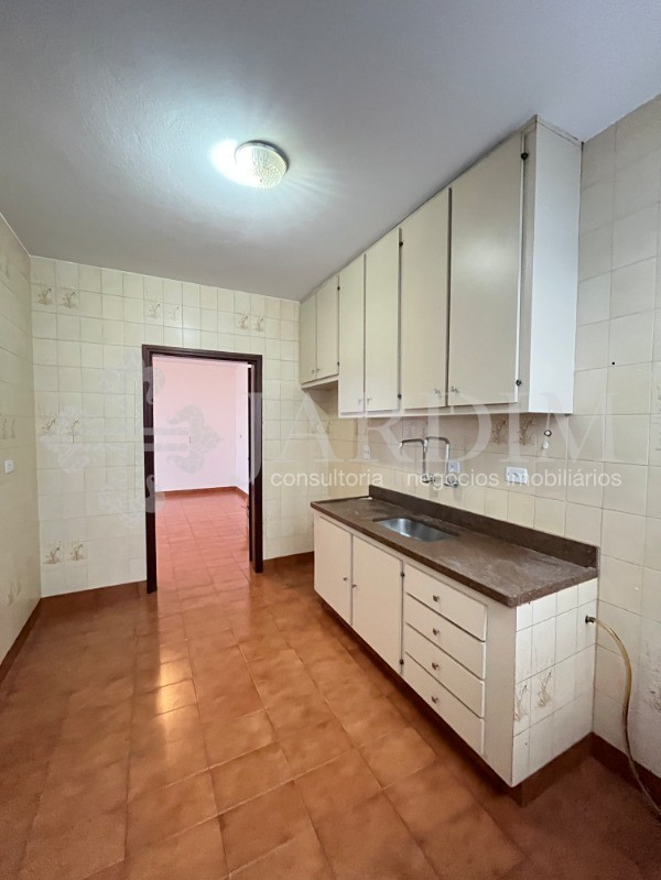 Casa para alugar com 4 quartos, 300m² - Foto 12