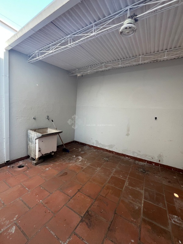Casa para alugar com 2 quartos, 125m² - Foto 22