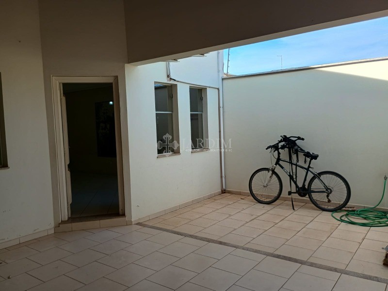 Casa à venda com 3 quartos, 200m² - Foto 2