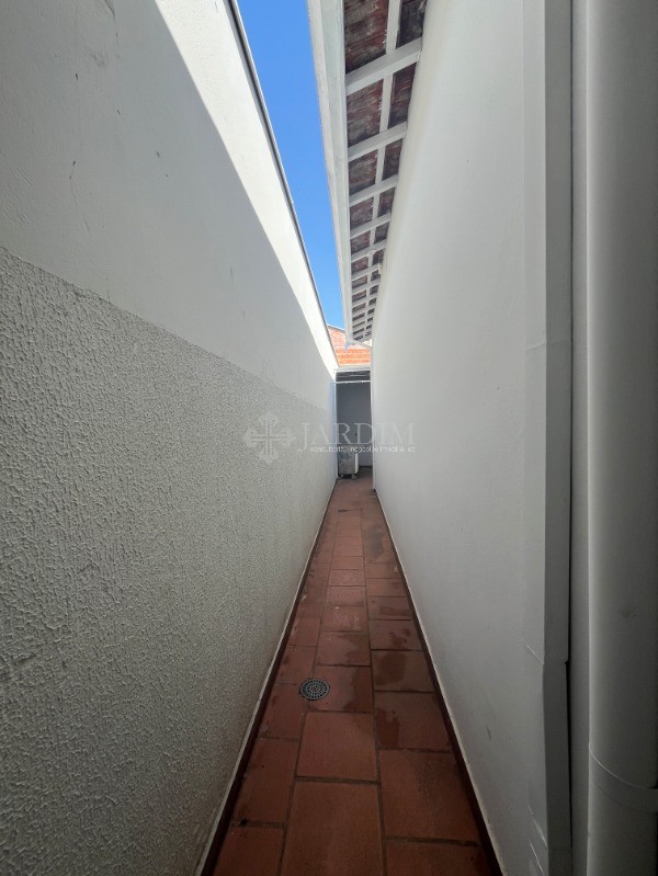 Casa para alugar com 2 quartos, 125m² - Foto 11