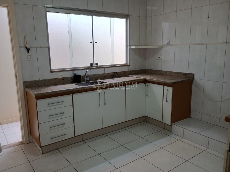 Casa à venda com 3 quartos, 200m² - Foto 26