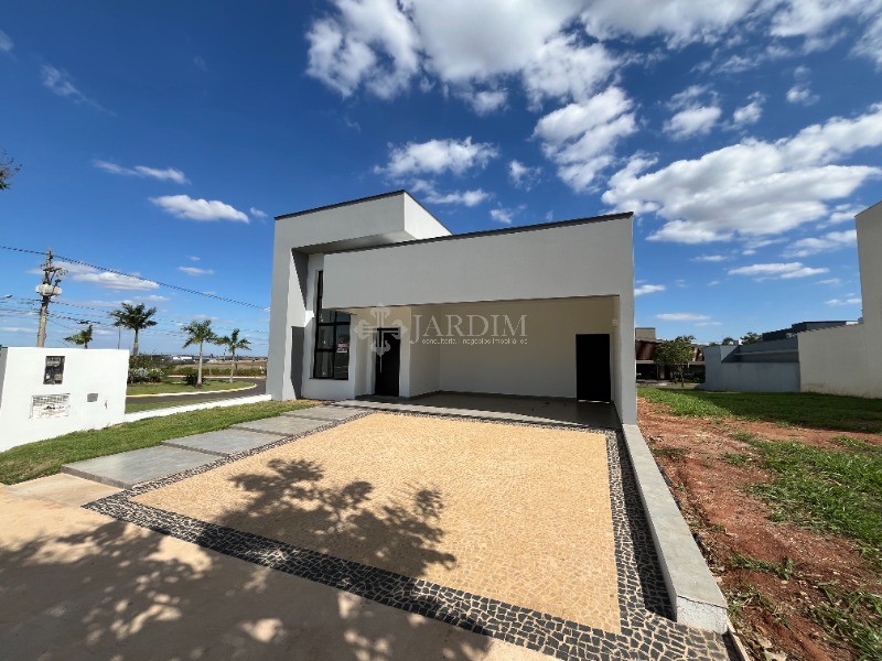 Casa de Condomínio à venda com 3 quartos, 245m² - Foto 1