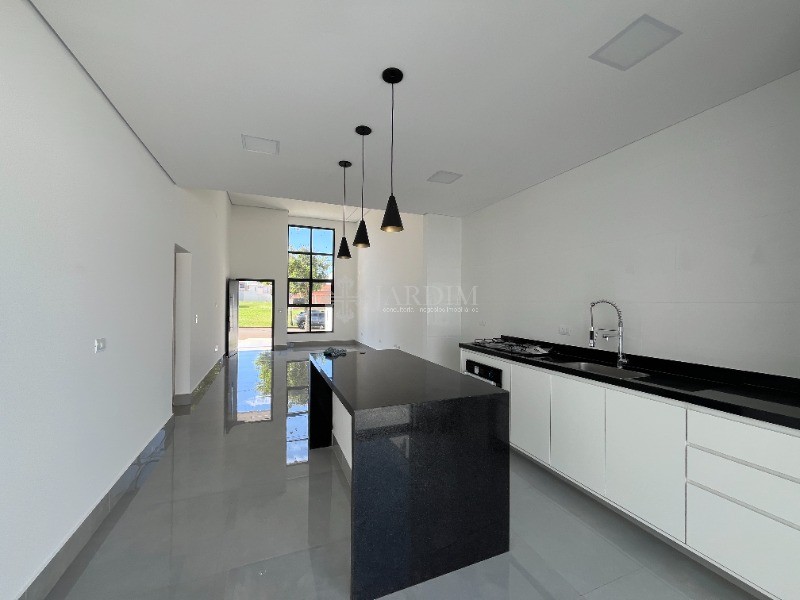 Casa de Condomínio à venda com 3 quartos, 245m² - Foto 2