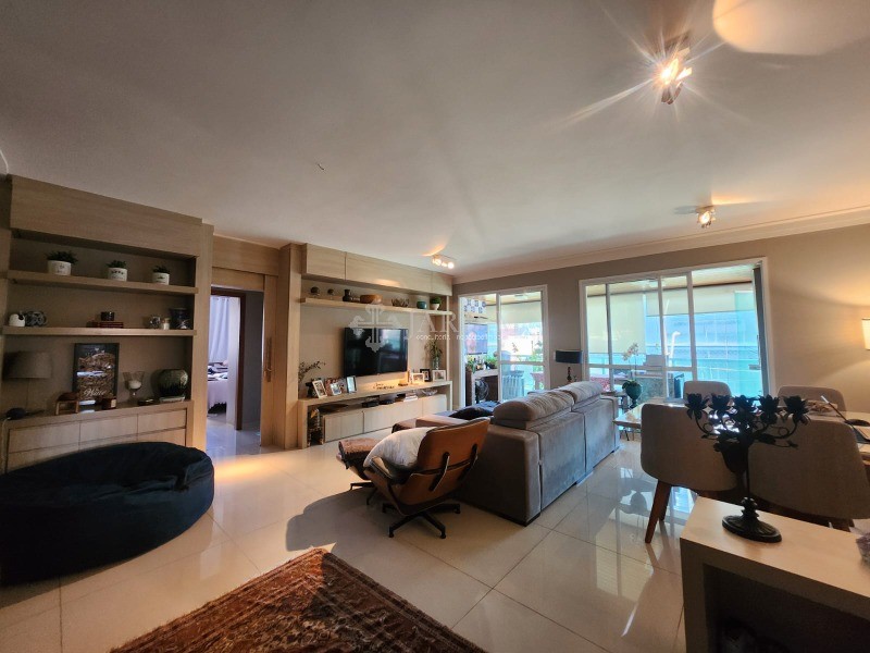 Apartamento, 3 quartos, 140 m² - Foto 1