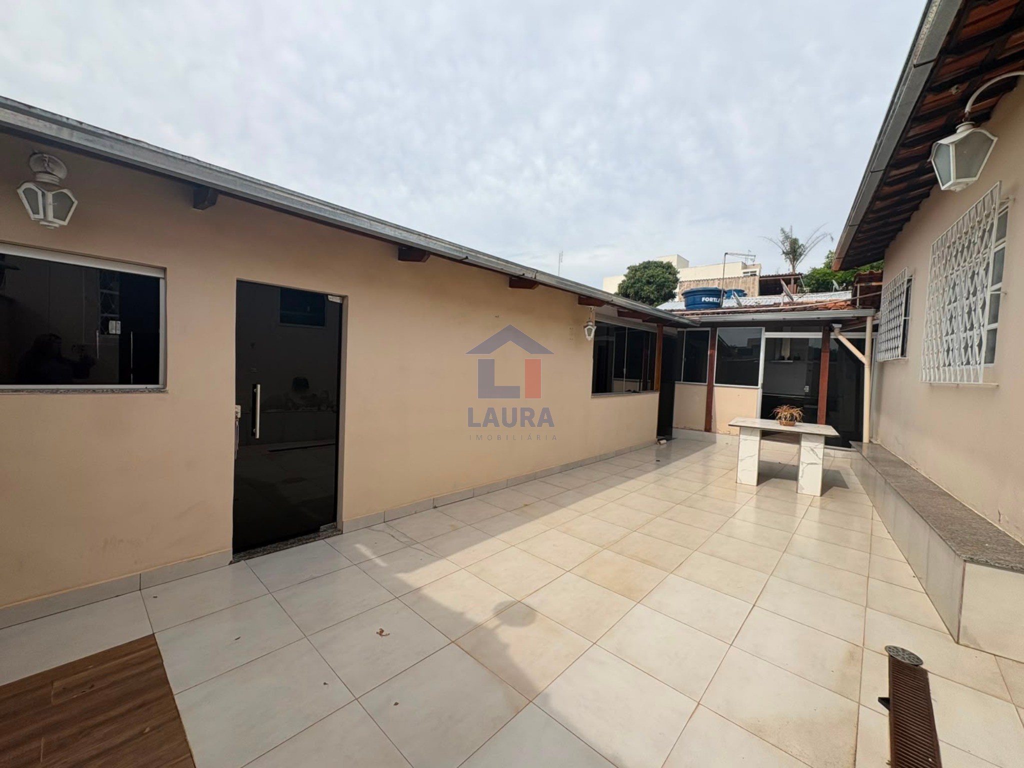 Casa, 4 quartos, 221 m² - Foto 1