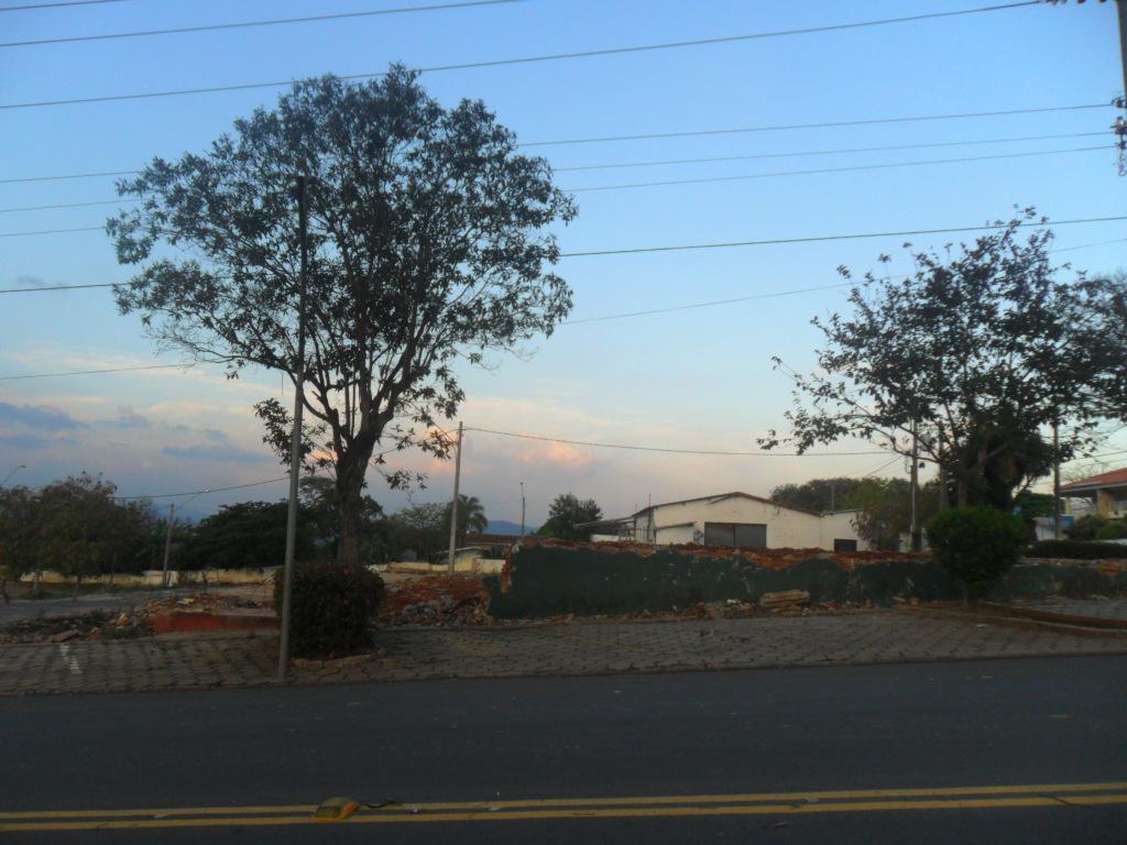 Loteamento e Condomínio - Foto 1