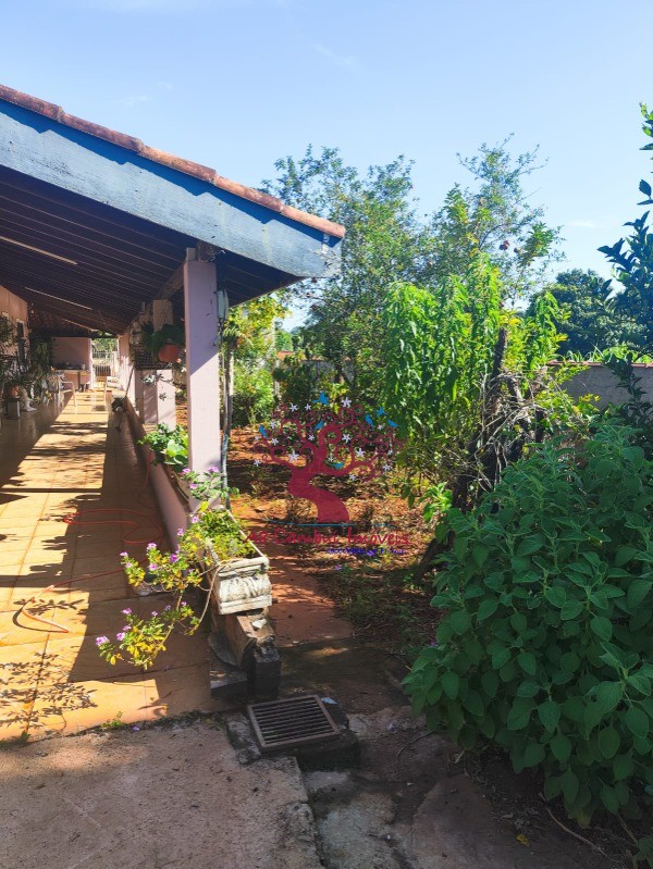 Chácara à venda com 3 quartos, 200m² - Foto 3