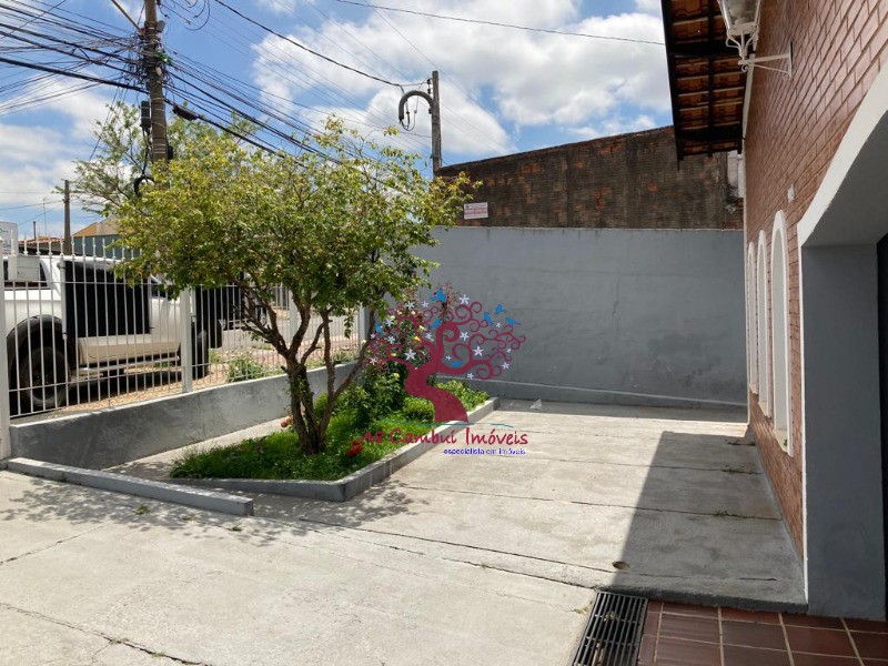 Casa para alugar com 3 quartos, 300m² - Foto 1