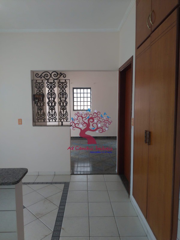 Casa para alugar com 2 quartos, 280m² - Foto 4