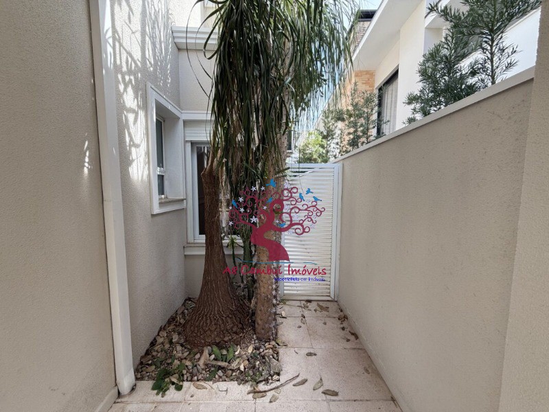 Casa de Condomínio à venda com 4 quartos, 273m² - Foto 4