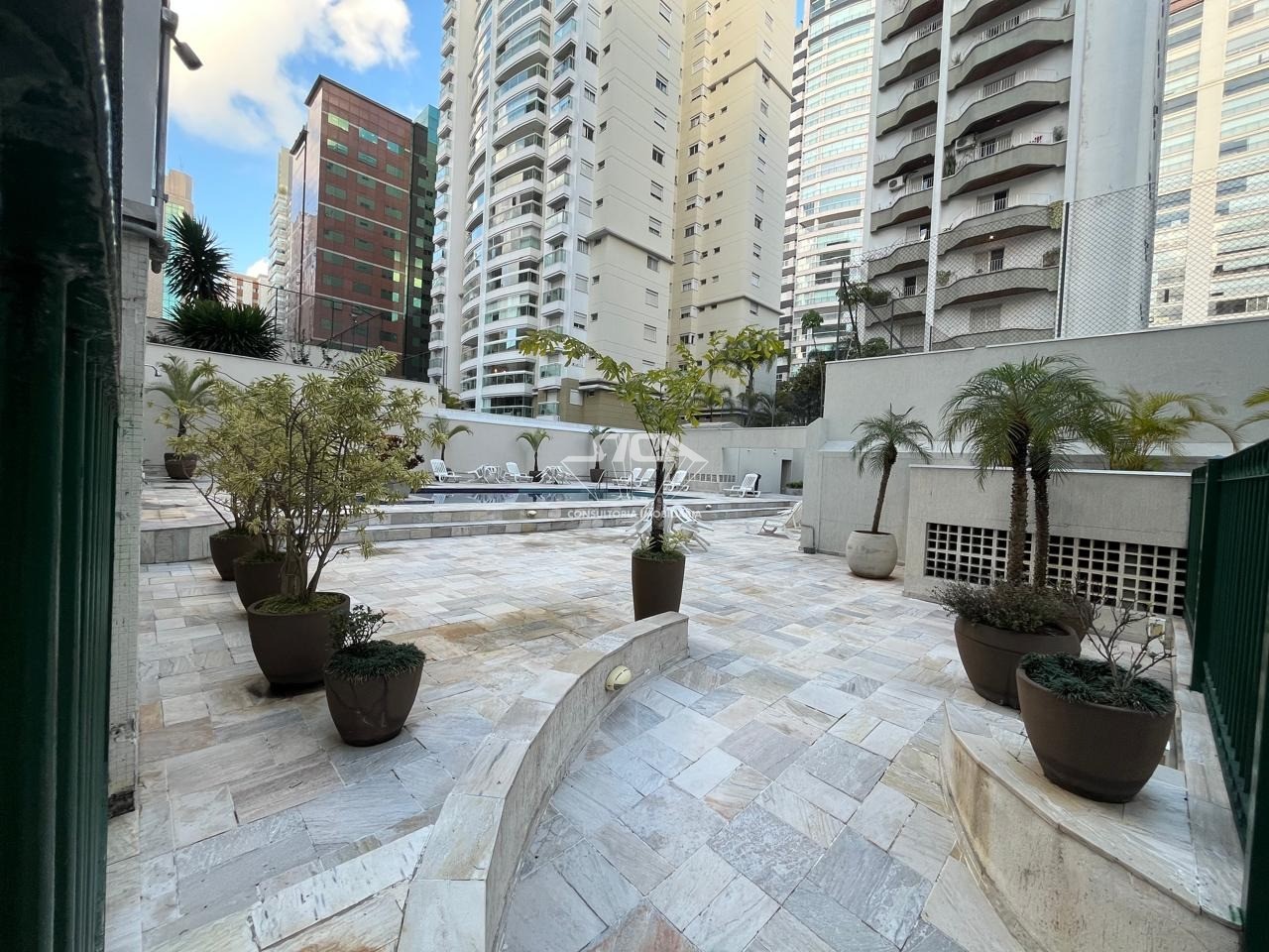Apartamento à venda e aluguel com 3 quartos, 136m² - Foto 3