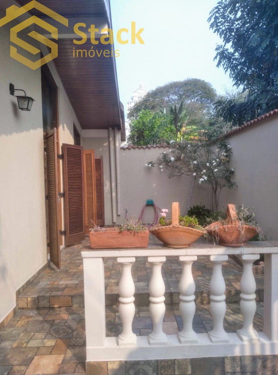Casa à venda com 3 quartos, 200m² - Foto 1
