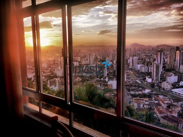 Casa de Condomínio à venda com 5 quartos, 570m² - Foto 2