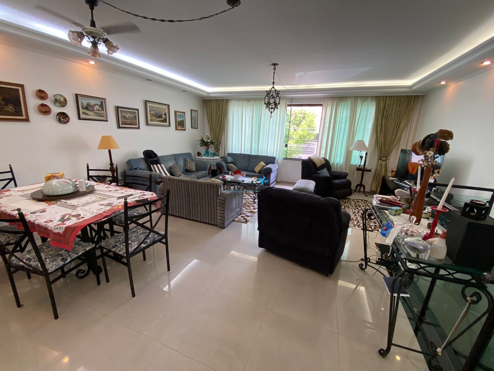 Casa à venda com 3 quartos, 250m² - Foto 2