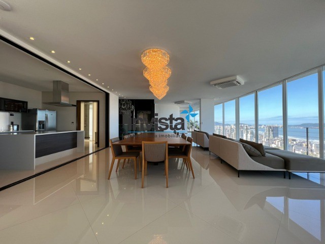 Casa à venda com 5 quartos, 1800m² - Foto 9