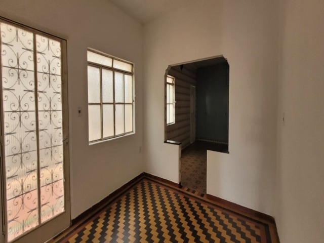 Casa à venda com 3 quartos, 264m² - Foto 1