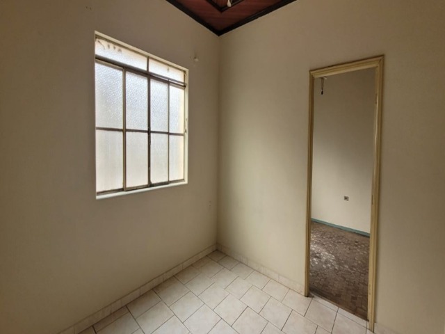 Casa à venda com 3 quartos, 264m² - Foto 9