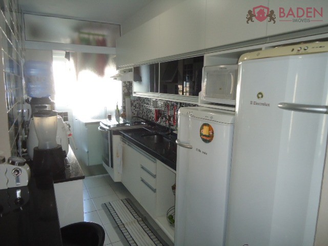 Apartamento à venda com 2 quartos, 64m² - Foto 2