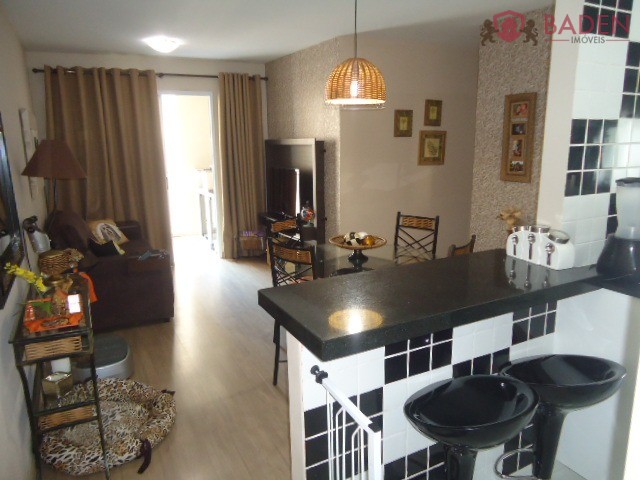 Apartamento à venda com 2 quartos, 64m² - Foto 1